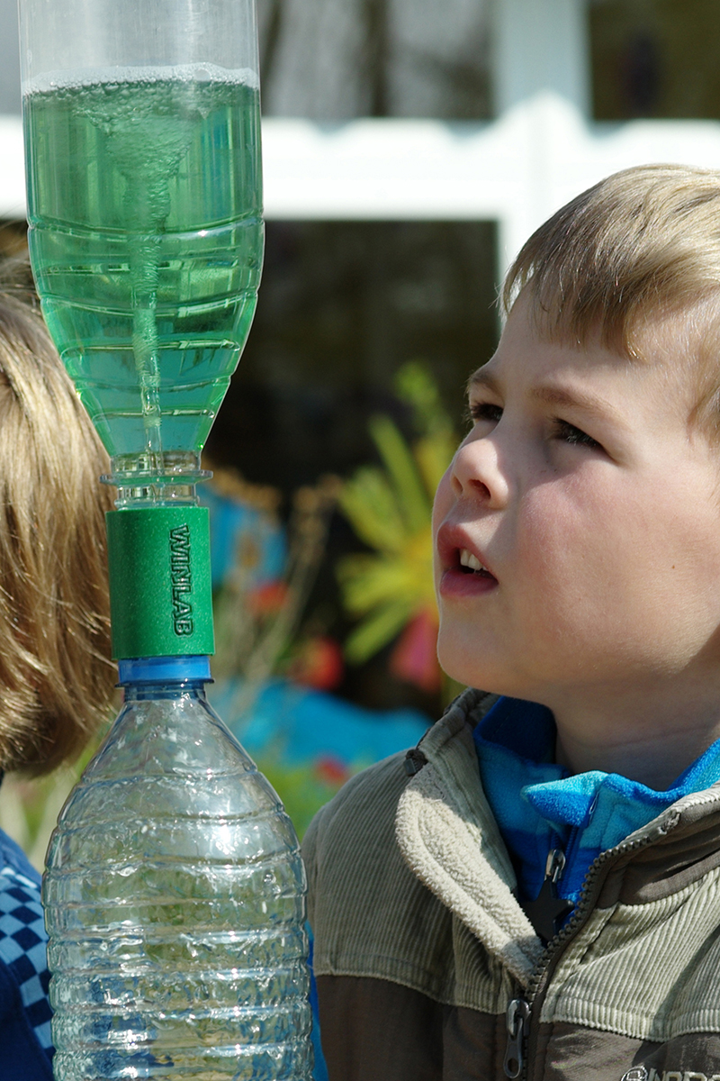 394300001 Flaschentornado