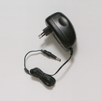 Stecker-Netzgerät, 3 V, mit Niedervoltstecker Stecker-Netzgerät, 3 V, mit Niedervoltstecker
