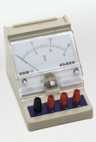 Schülervoltmeter, im Pultgehäuse Schülervoltmeter, im Pultgehäuse