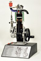 Viertakt-Dieselmotor, Schnittmodell Viertakt-Dieselmotor, Schnittmodell